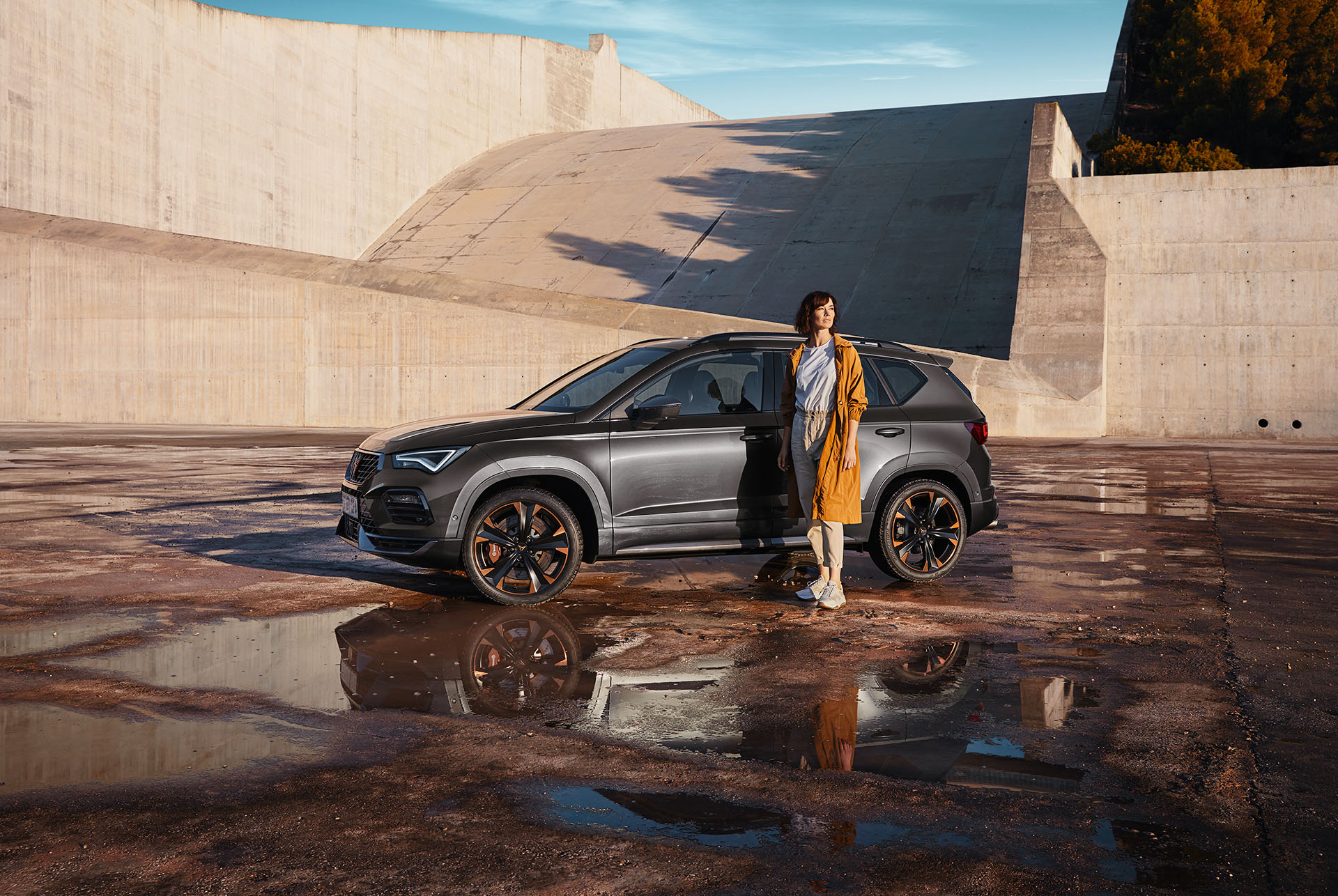 Explore the CUPRA Ateca versions and advanced equipment options, offering the perfect blend of performance, design, and cutting-edge technology.