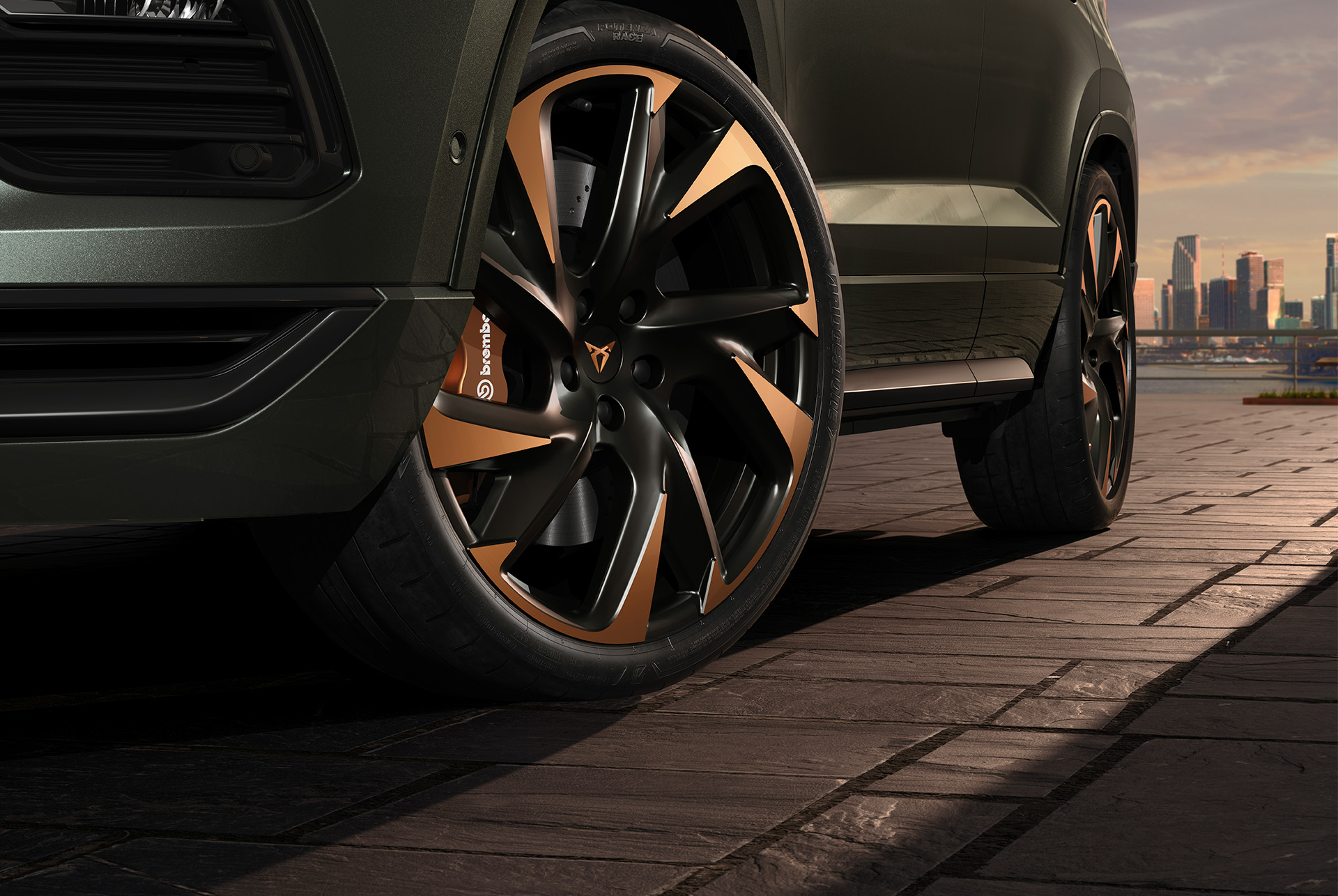 Close-up of the CUPRA Ateca Tribe Edition's 20″ Copper wheels with performance brakes and Brembo calipers in the front. 